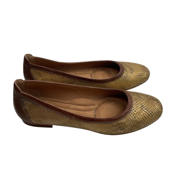 Sofft Slip-On Textured Suede Flats Maretto Taupe/Gold 9 - Picture 2 of 9